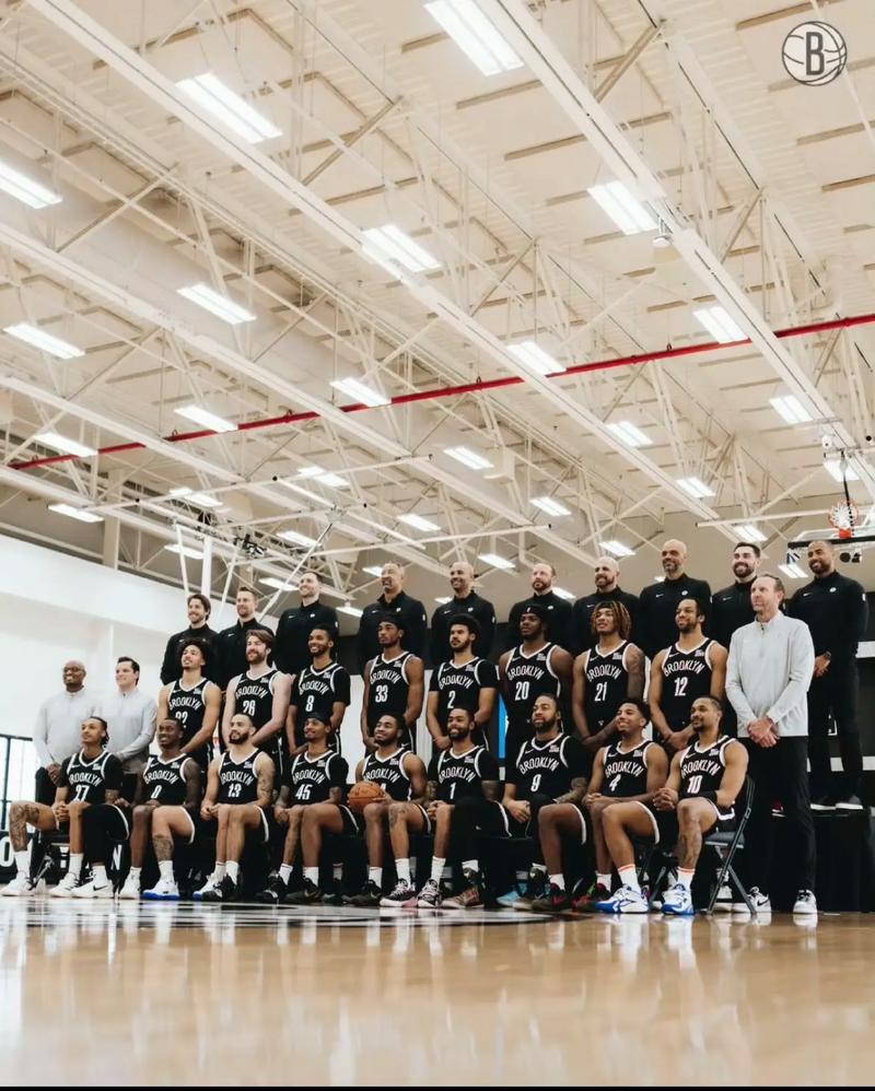 场边教练的表情太真实