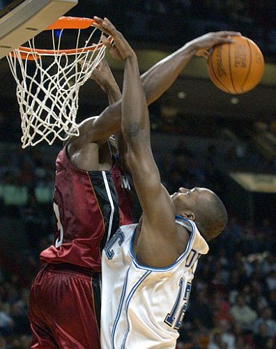 字母哥：我跟詹姆斯要了球衣！我永远敬仰詹姆斯