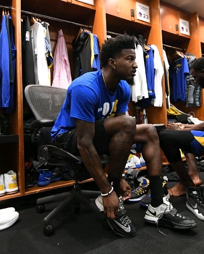 杜兰特和库里打单挑，这个有点难为库里了